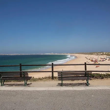 Holiday home Vista Espantosa Sobre Os Supertubos, Peniche